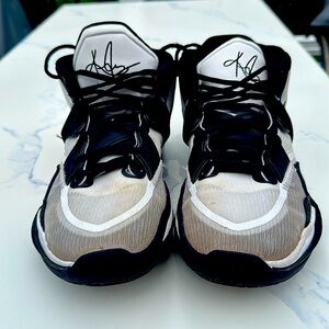 Men’s Kyrie basketball shoes